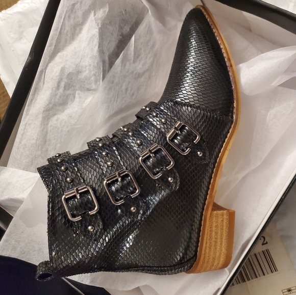 CCOCCI Shoes - Size 7.5 Ccocci black snake skin womens shoes.